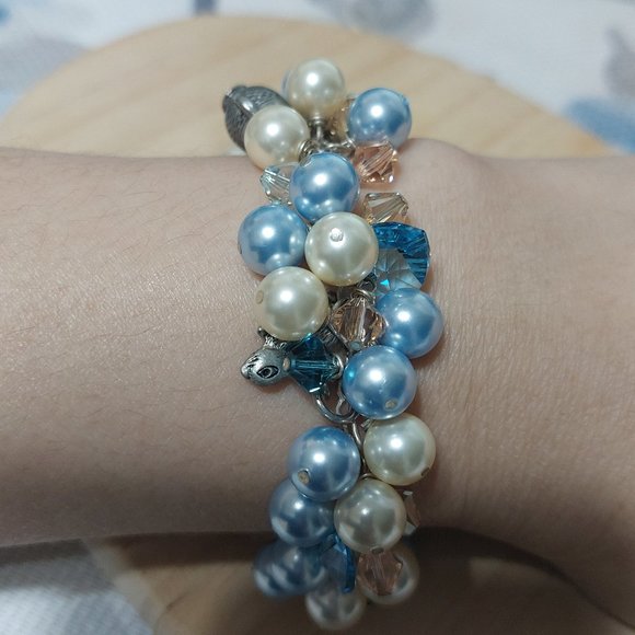 Beautiful Pearl Beads Crystal Gems Cluster Bracelet Very Pretty Light Blue Cream - Picture 12 of 12